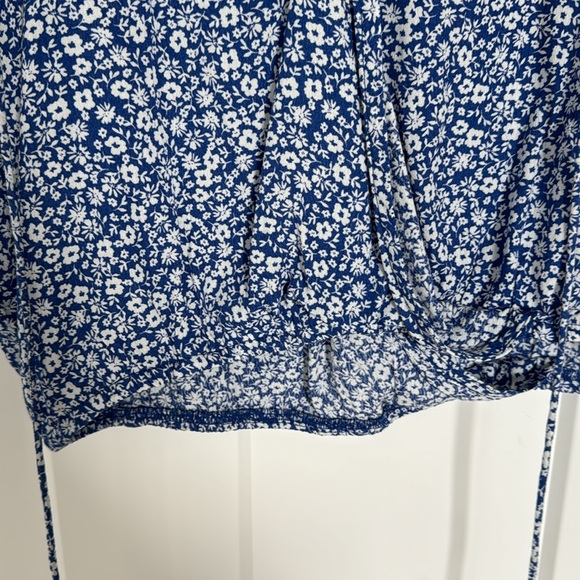 Dynamite wrap top - Picture 4 of 5